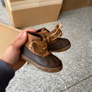 Infant sperry boots size 4